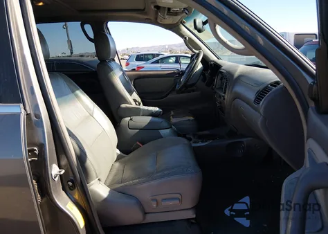 2004 Toyota Sequoia Limited V8 z USA, uszkodzony, nr VIN 5TDZT38AX4S224893